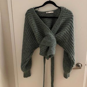 Cropped tie pearl knit sweater